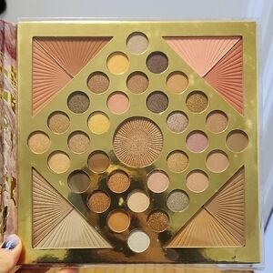💙5 For 25 NEW! Blushing Nudes All Over Face Palette